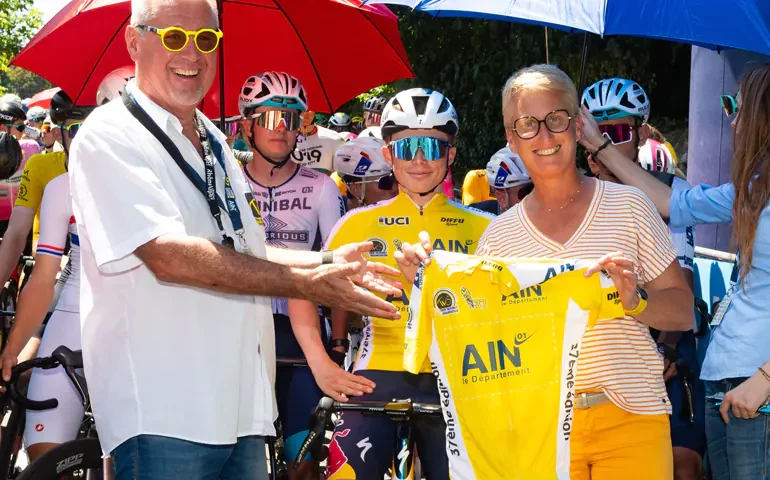 Noah lindholm moller andersen remporte l ain bugey valromey tour 2025